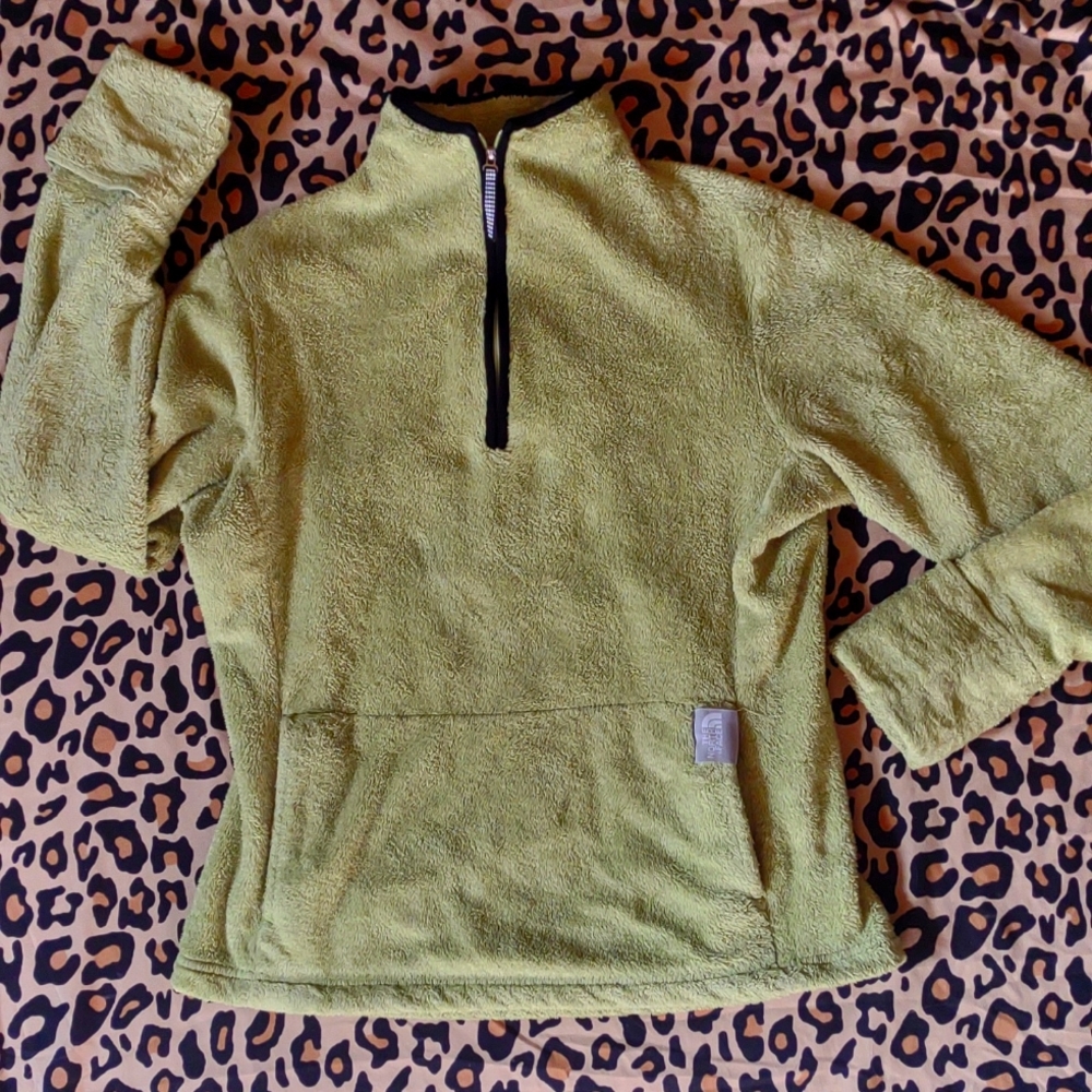 The North face light green soft pullover. Beautiful color, pictures do no justic